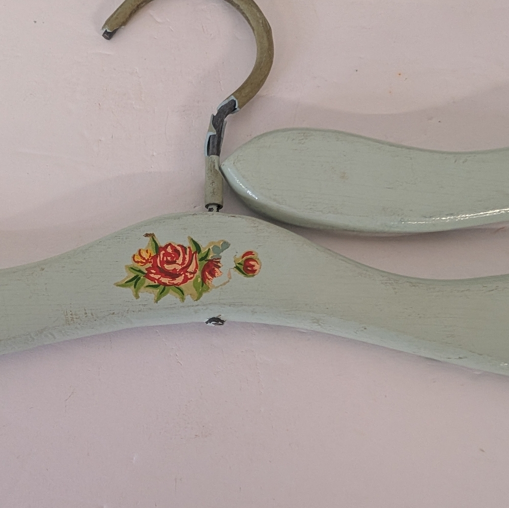 Vintage Hangers Children's 1940 Wooden Set Of 4 - Picture 3 of 5